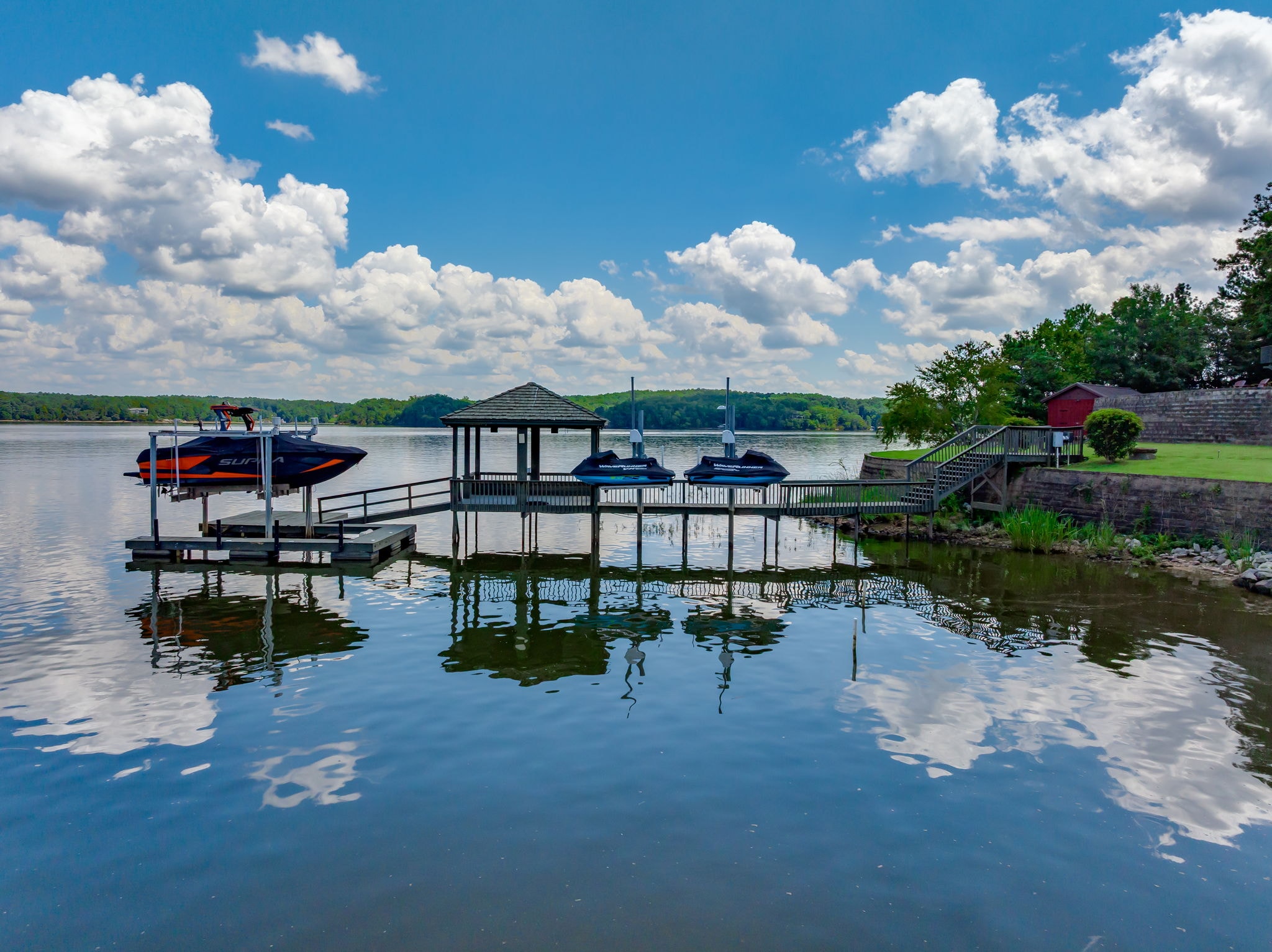 Floating dock and boat lifts on Lake Wateree